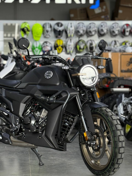 Мотоцикл дорожный ZONTES (Зонтес) ZT200 - G1 17/17 (4T ZT163ML EFI) чёрный/золотой (2024 г.) с ПТС | Мототека